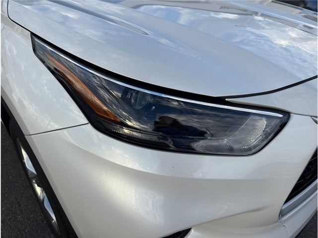 2023 Toyota Highlander XLE Sport Utility 4D