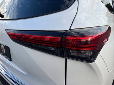 2023 Toyota Highlander XLE Sport Utility 4D