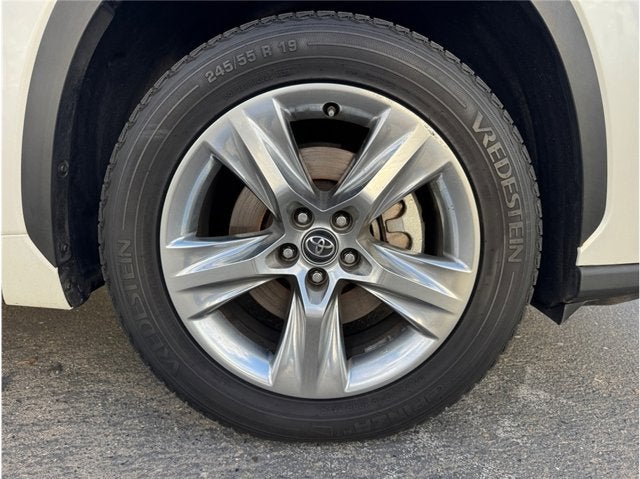 2023 Toyota Highlander XLE Sport Utility 4D