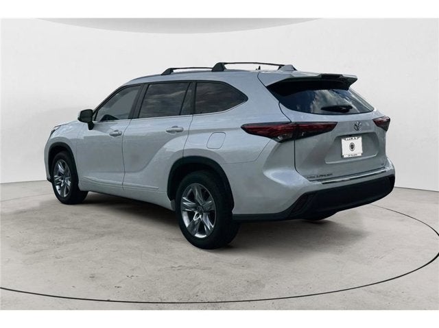 2023 Toyota Highlander XLE Sport Utility 4D