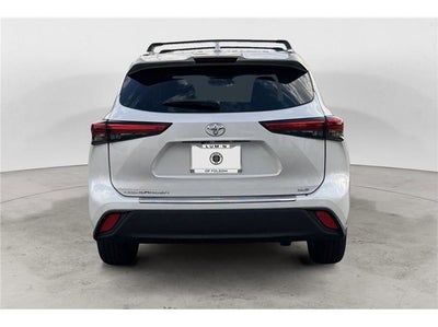 2023 Toyota Highlander XLE Sport Utility 4D