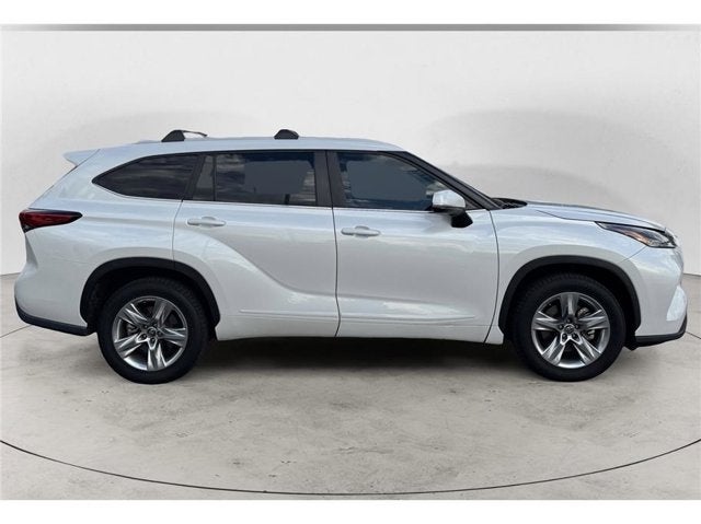 2023 Toyota Highlander XLE Sport Utility 4D