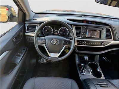 2019 Toyota Highlander LE Sport Utility 4D