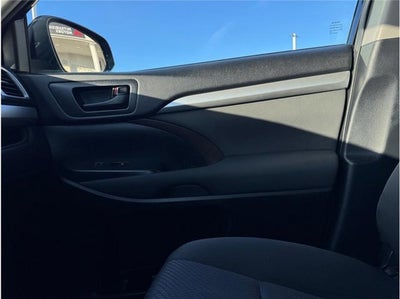 2019 Toyota Highlander LE Sport Utility 4D