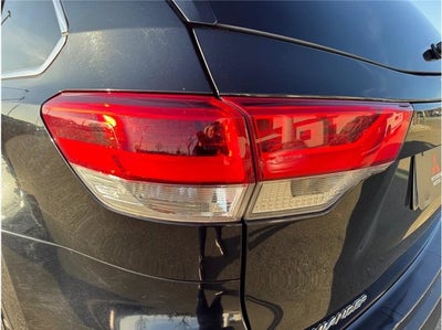 2019 Toyota Highlander LE Sport Utility 4D