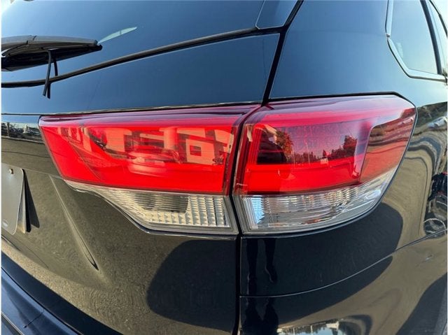 2019 Toyota Highlander LE Sport Utility 4D