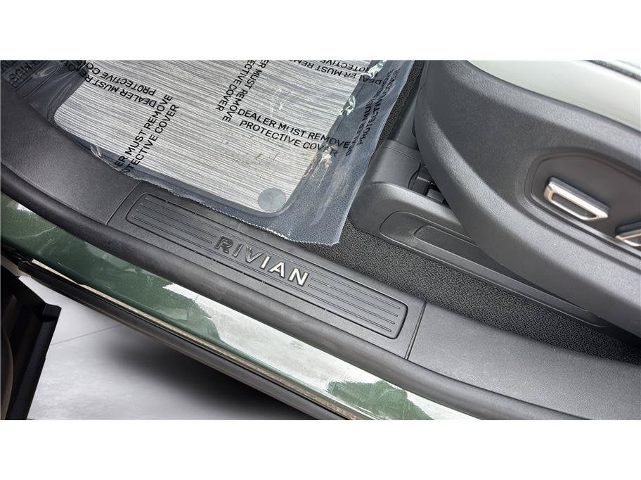 2025 Rivian R1S Adventure