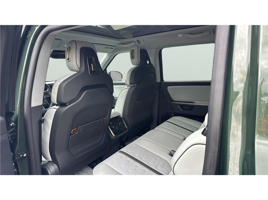 2025 Rivian R1S Adventure