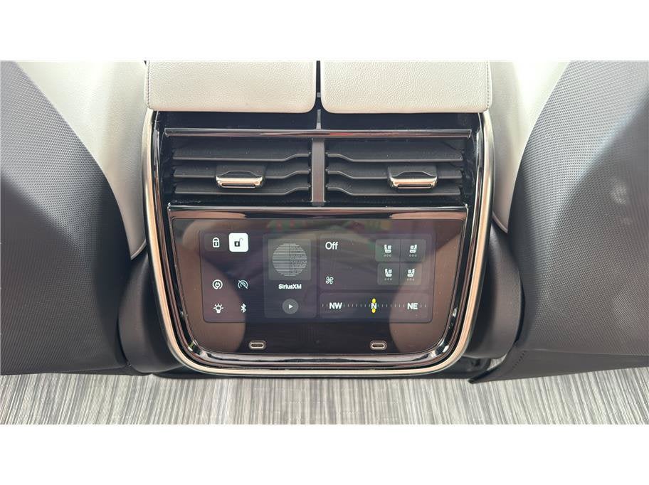 2025 Rivian R1S Adventure