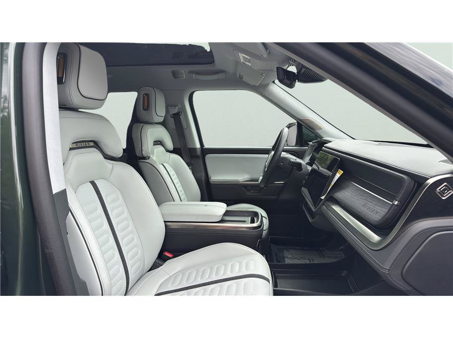 2025 Rivian R1S Adventure