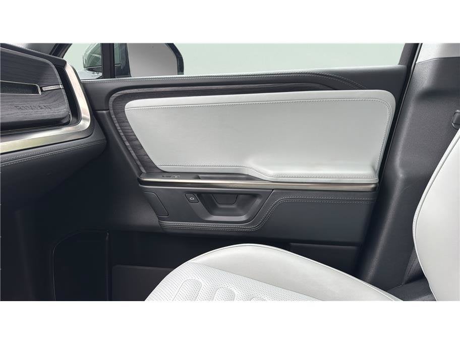 2025 Rivian R1S Adventure