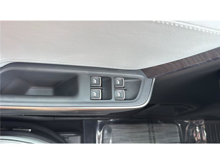 2025 Rivian R1S Adventure