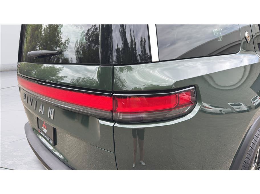 2025 Rivian R1S Adventure