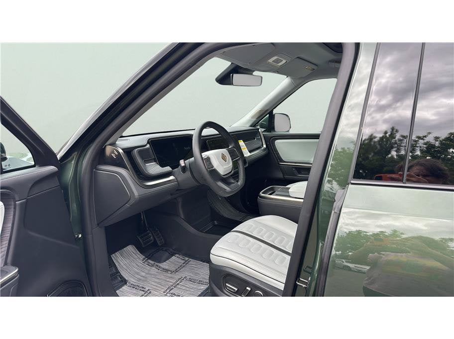 2025 Rivian R1S Adventure