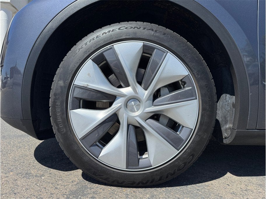 2023 Tesla Model Y Long Range Sport Utility 4D