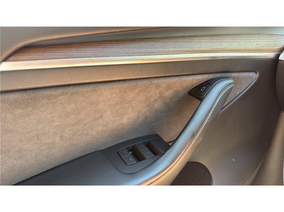 2024 Tesla Model Y Performance