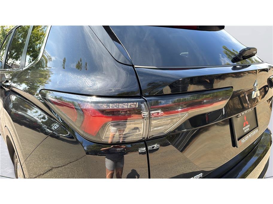 2025 Mitsubishi Outlander ES