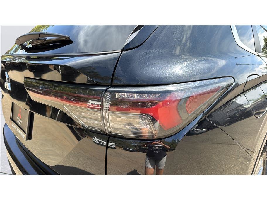 2025 Mitsubishi Outlander ES