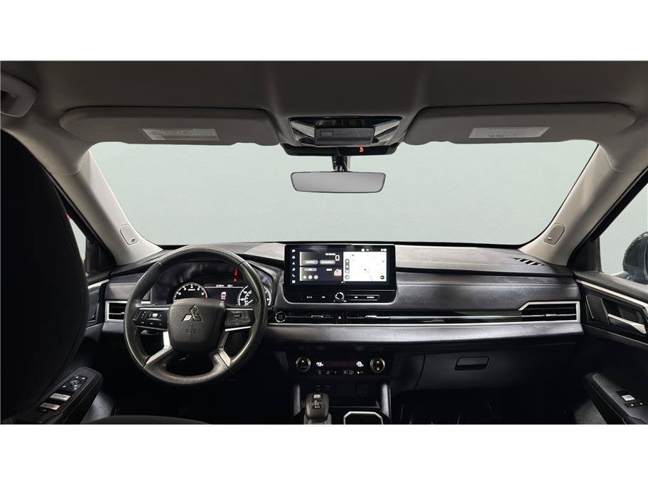 2025 Mitsubishi Outlander ES