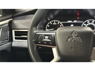 2025 Mitsubishi Outlander ES