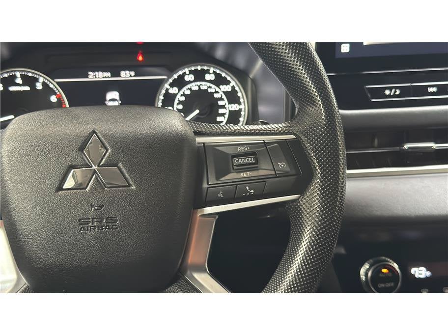 2025 Mitsubishi Outlander ES