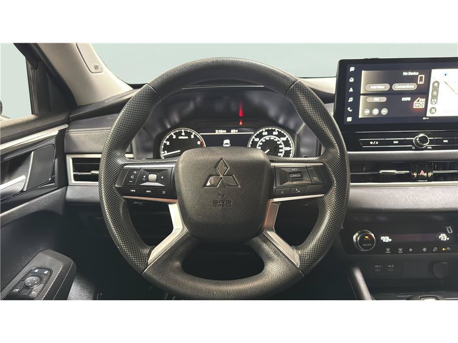 2025 Mitsubishi Outlander ES