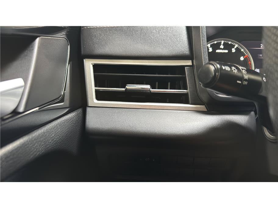 2025 Mitsubishi Outlander ES