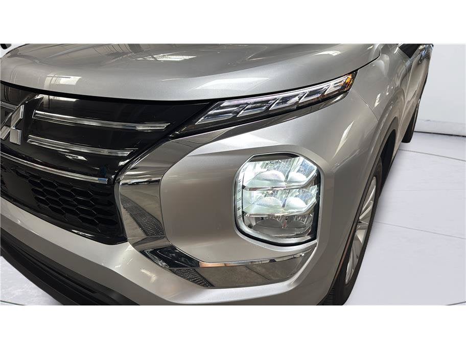 2025 Mitsubishi Outlander ES