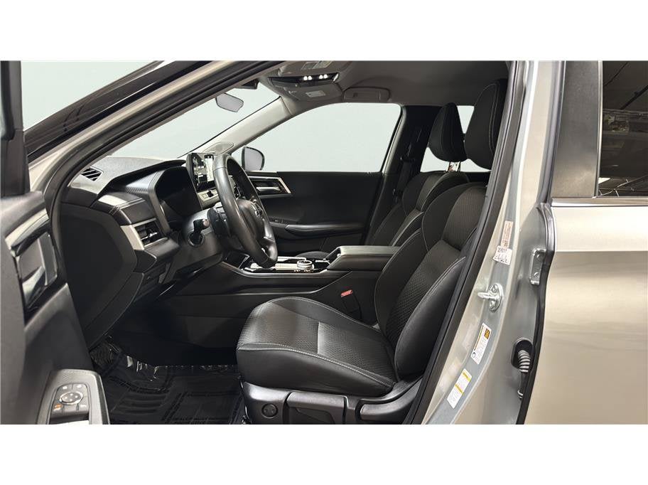 2025 Mitsubishi Outlander ES