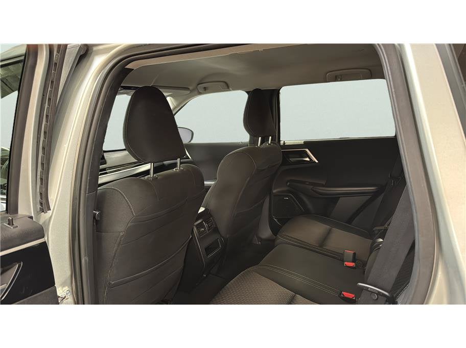 2025 Mitsubishi Outlander ES