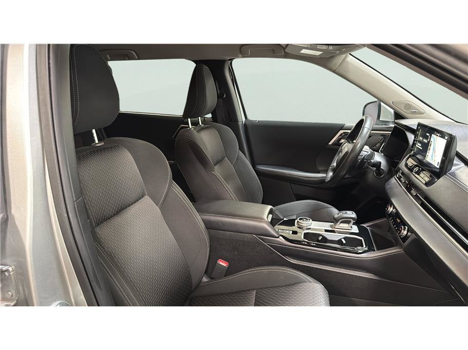 2025 Mitsubishi Outlander ES