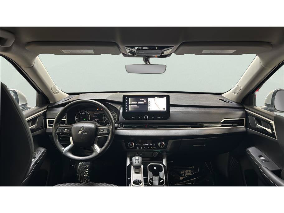 2025 Mitsubishi Outlander ES