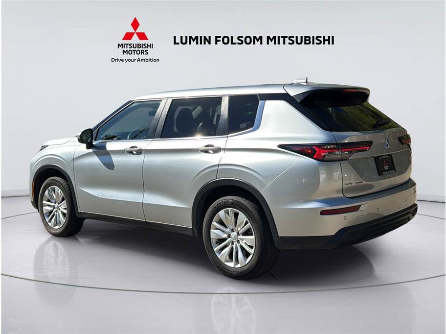 2025 Mitsubishi Outlander ES