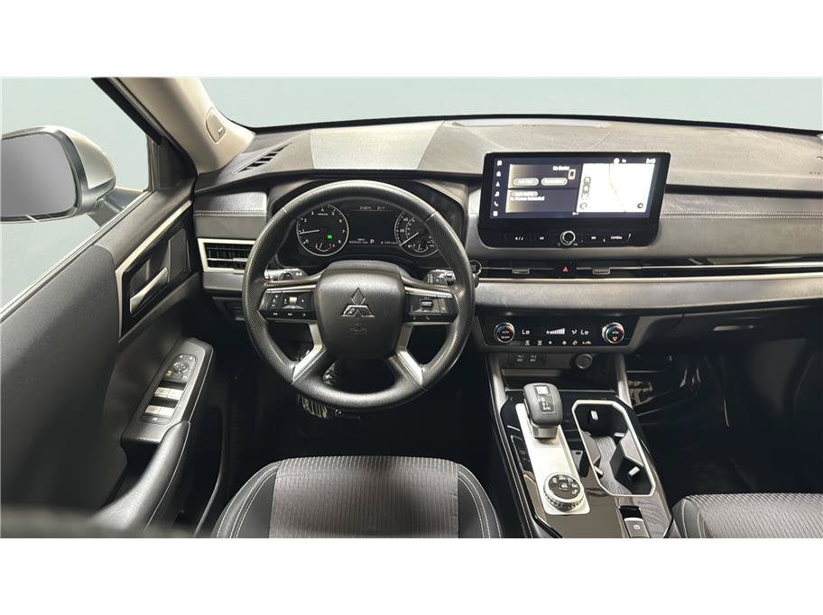 2025 Mitsubishi Outlander ES