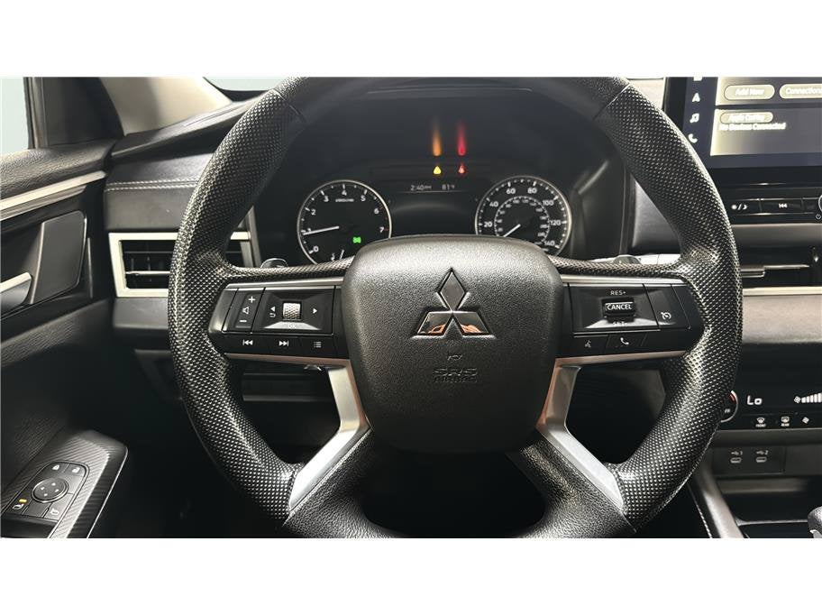 2025 Mitsubishi Outlander ES