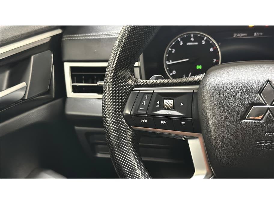 2025 Mitsubishi Outlander ES
