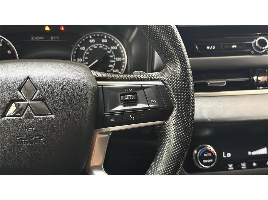 2025 Mitsubishi Outlander ES