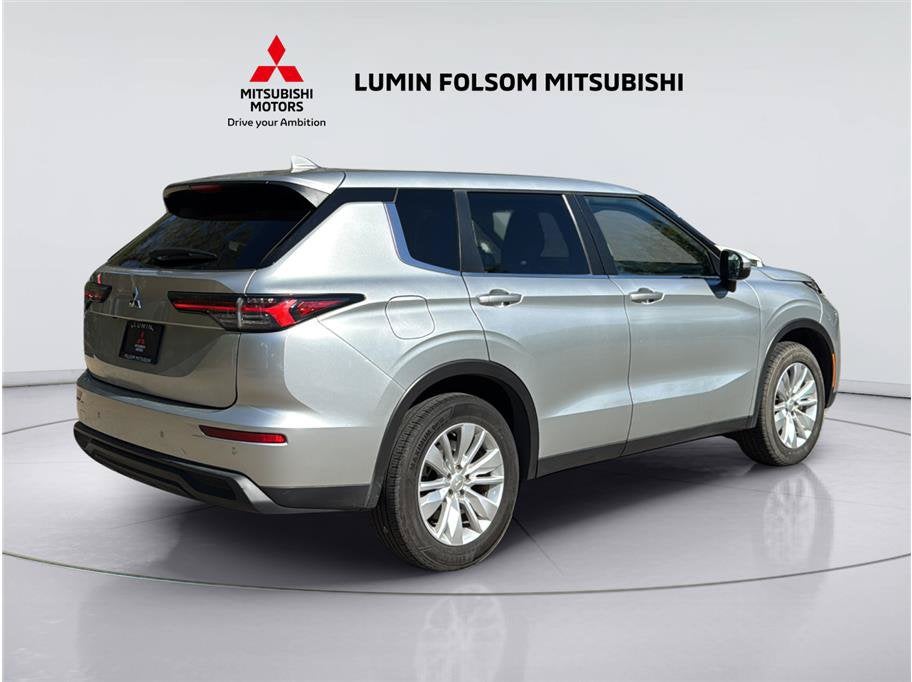 2025 Mitsubishi Outlander ES