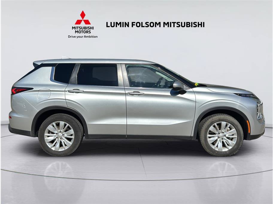 2025 Mitsubishi Outlander ES