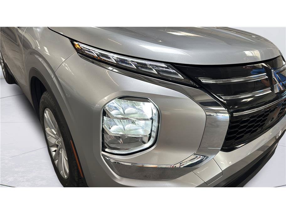 2025 Mitsubishi Outlander ES