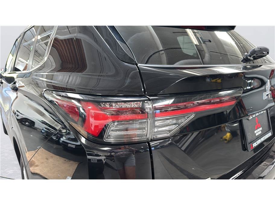2025 Mitsubishi Outlander ES