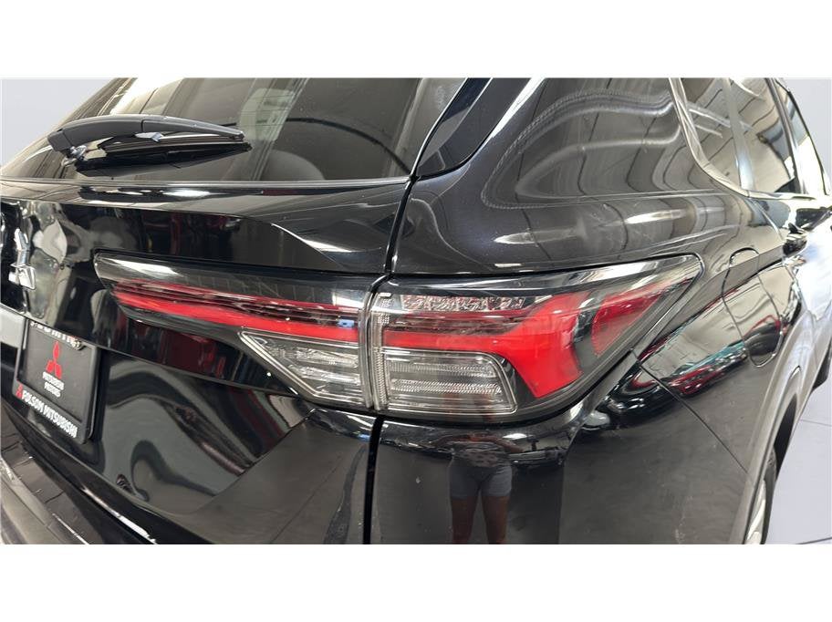 2025 Mitsubishi Outlander ES
