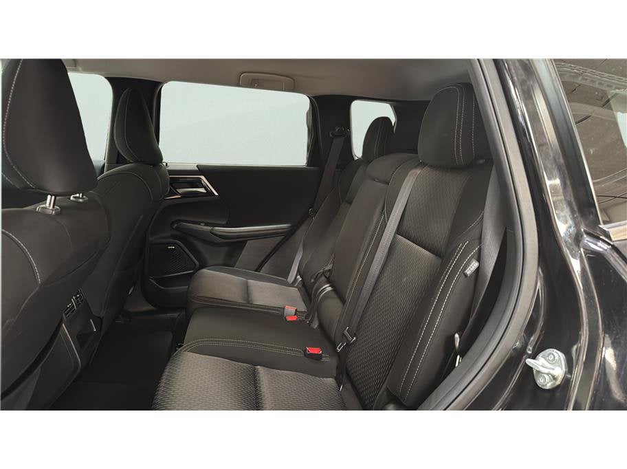 2025 Mitsubishi Outlander ES