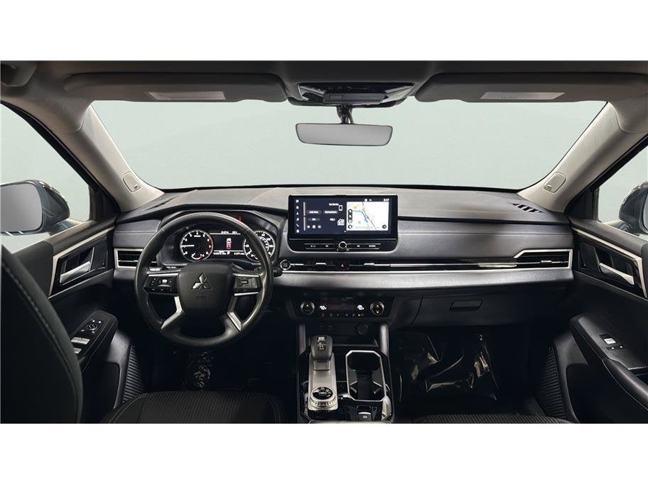 2025 Mitsubishi Outlander ES