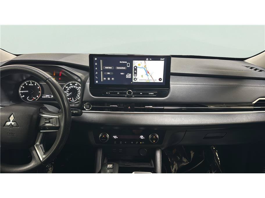 2025 Mitsubishi Outlander ES