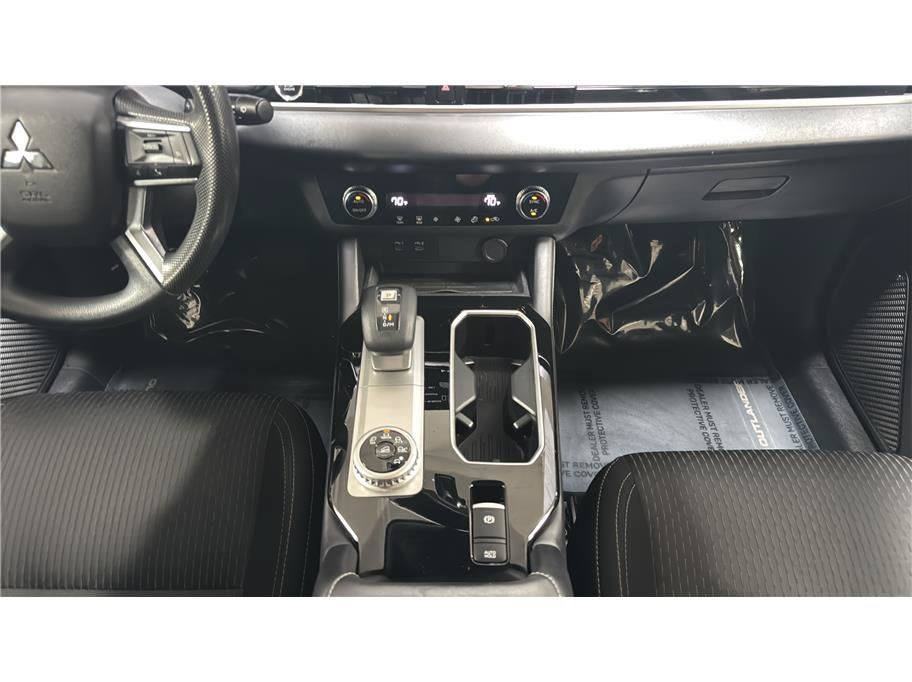 2025 Mitsubishi Outlander ES