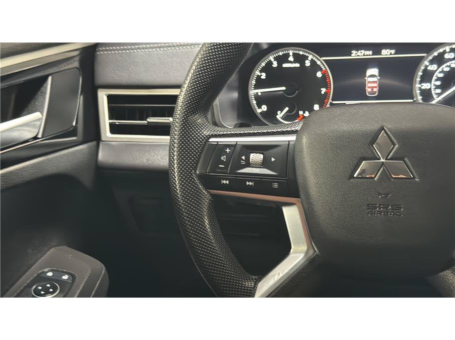 2025 Mitsubishi Outlander ES