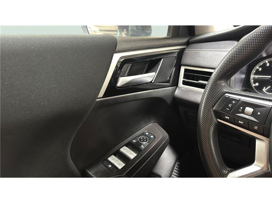 2025 Mitsubishi Outlander ES