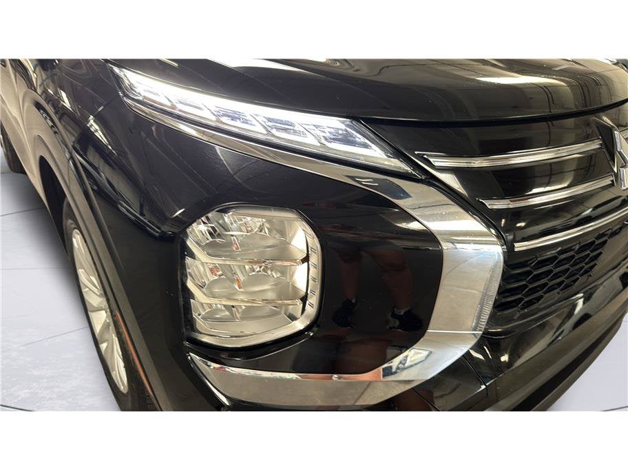 2025 Mitsubishi Outlander ES
