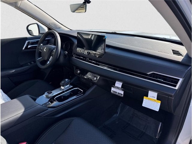 2026 Mitsubishi Outlander ES